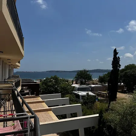 студио 310 на първа линия