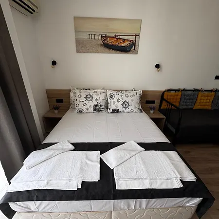 Apartment студия 310 и 312 на първа линия *