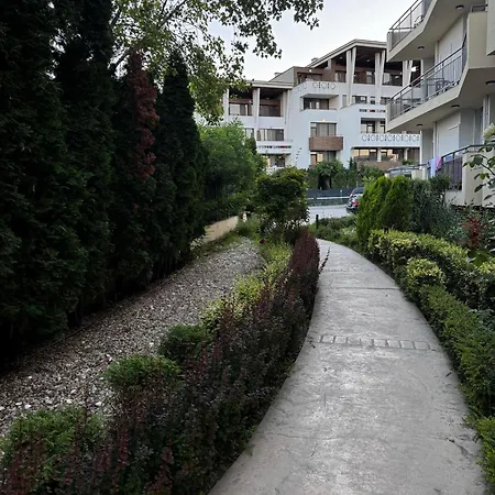 студия 310 и 312 на първа линия Czernomorec