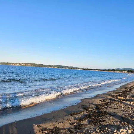 Апартамент студио 310 на първа линия *