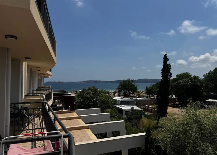 студио 310 на първа линия